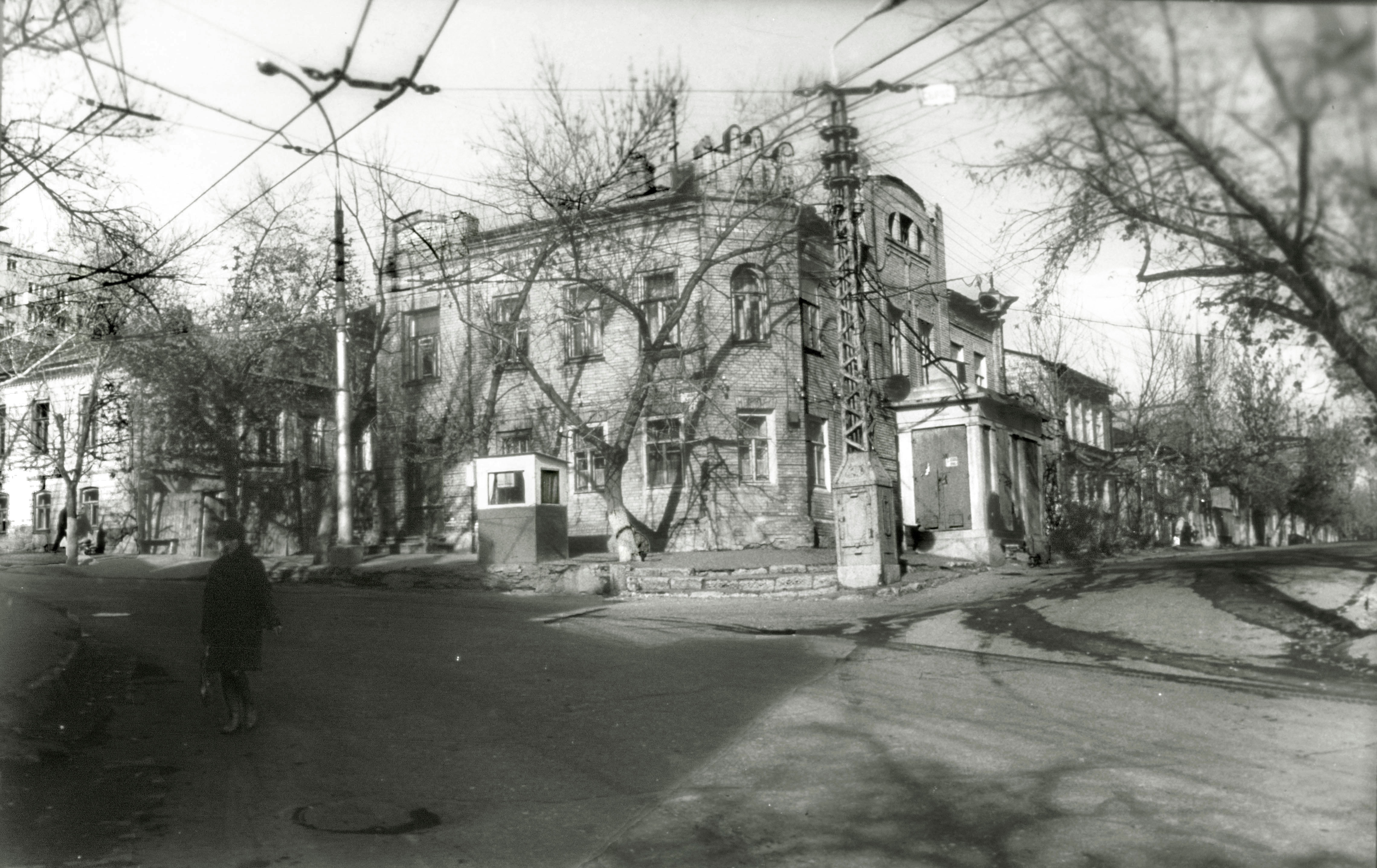 Угол Октябрьской и Волжской | Фотографии старого Саратова