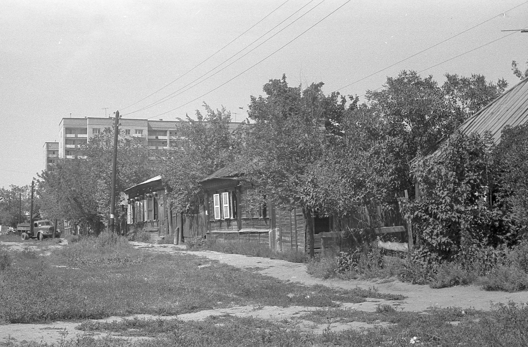 Москва саратовская. Старый Саратов Вавилова Астраханская. Старый Саратов 2 я Садовая. Пугачевская улица старый Саратов. Старые частные сектора.