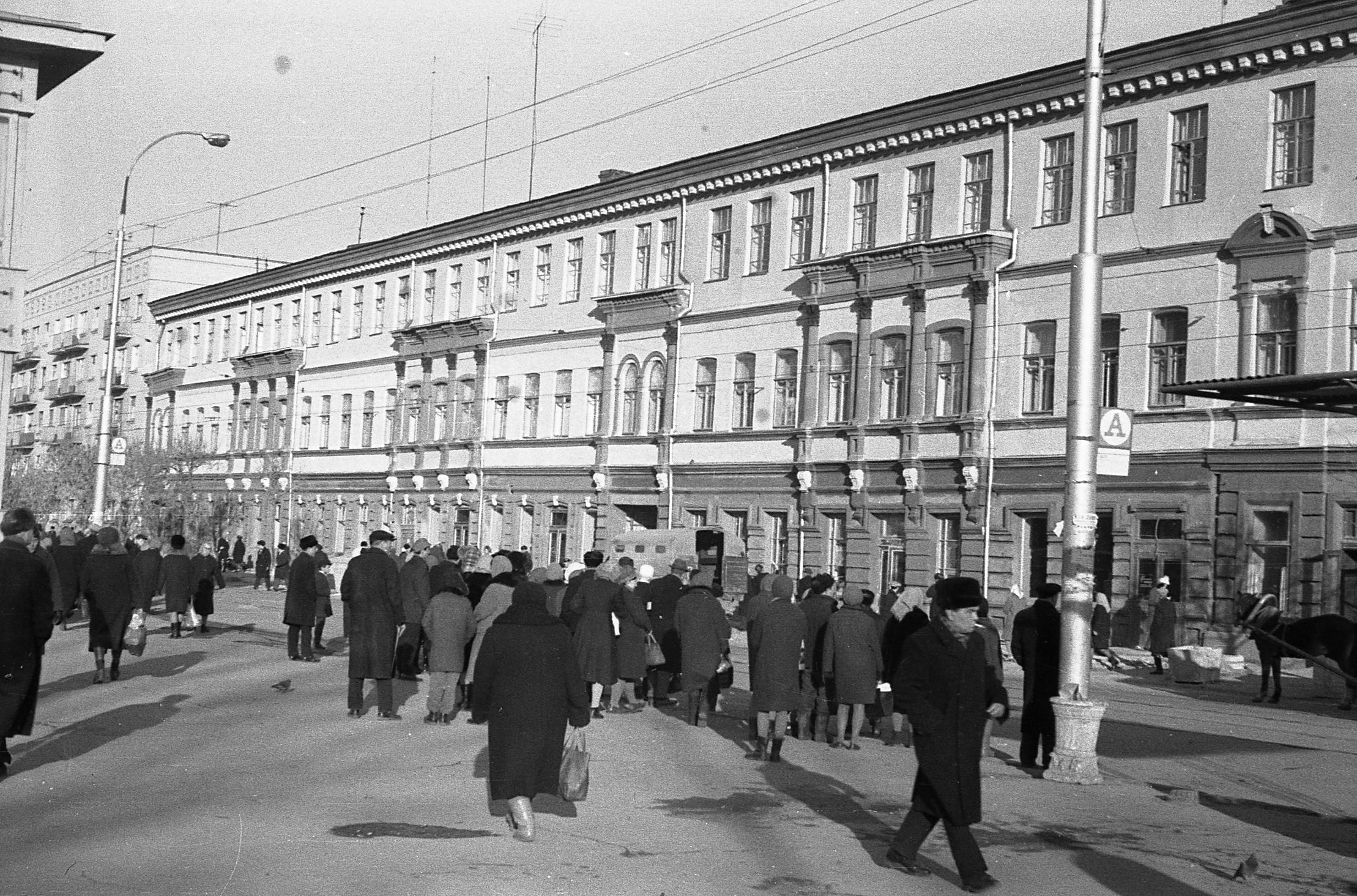 Улица Чапаева напротив цирка | Фотографии старого Саратова