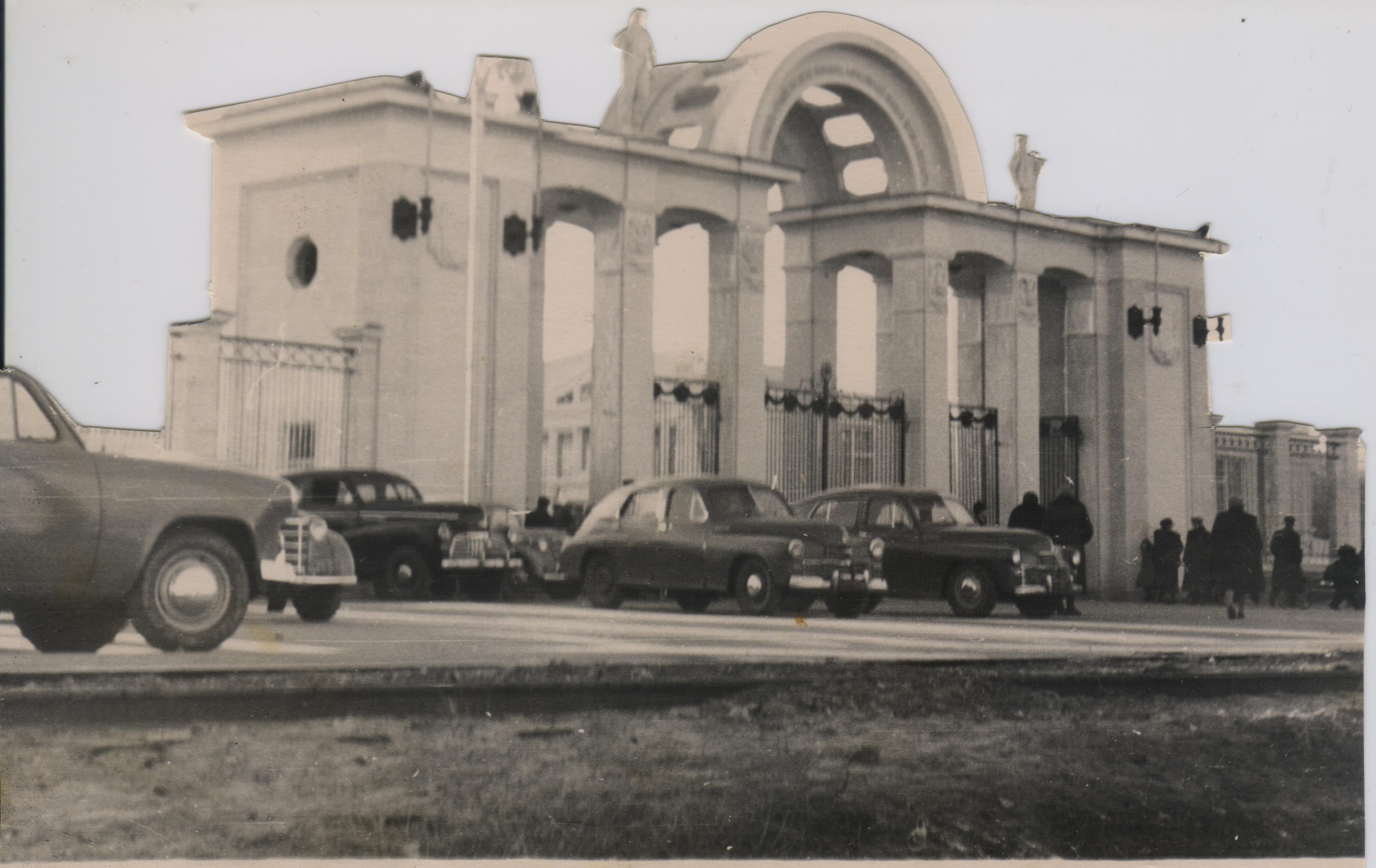 Саратовская вднх. ВДНХ Саратов. Саратовский ВДНХ В 90. ВДНХ Саратов 2000. Первые старые фотографии.