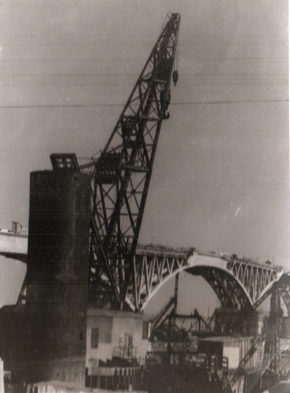Строительство моста энгельс. Саратовский мост 1965. Старый мост через Волгу в Саратове. Открытие Саратовского моста в 1965. Старый мост Саратов Энгельс.