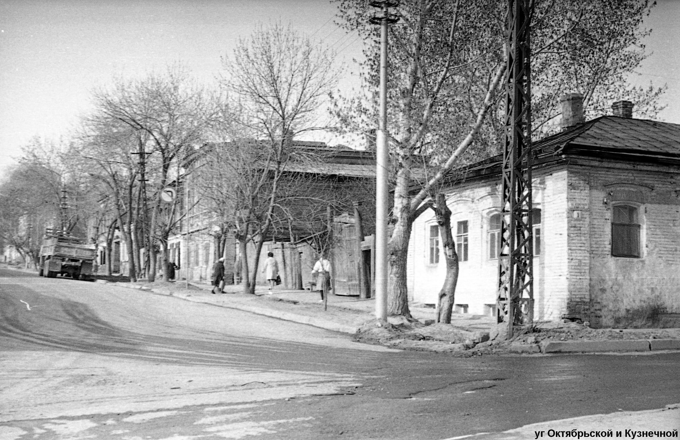 Улица Октябрьская от Кузнечной в сторону Челюскинцев | Фотографии старого  Саратова