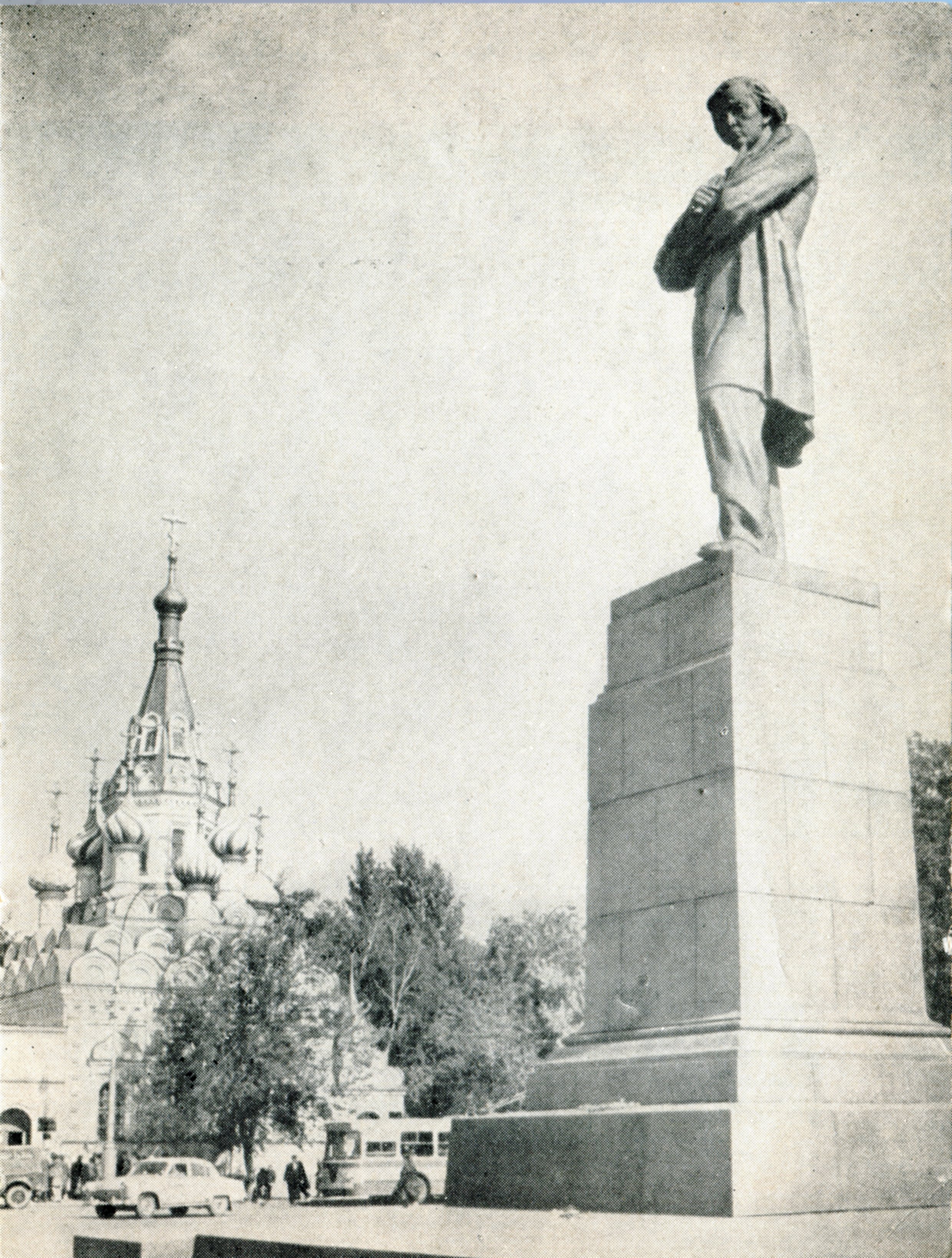 памятник чернышевскому в москве на покровке