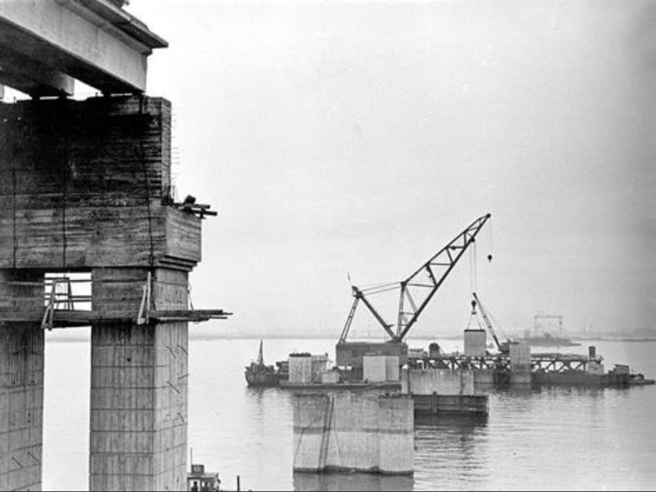 Строительство моста энгельс. Мост через Волгу Саратов Энгельс. Автодорожный мост Саратов. Саратовский мост 1965. Саратовский мост с Энгельса.