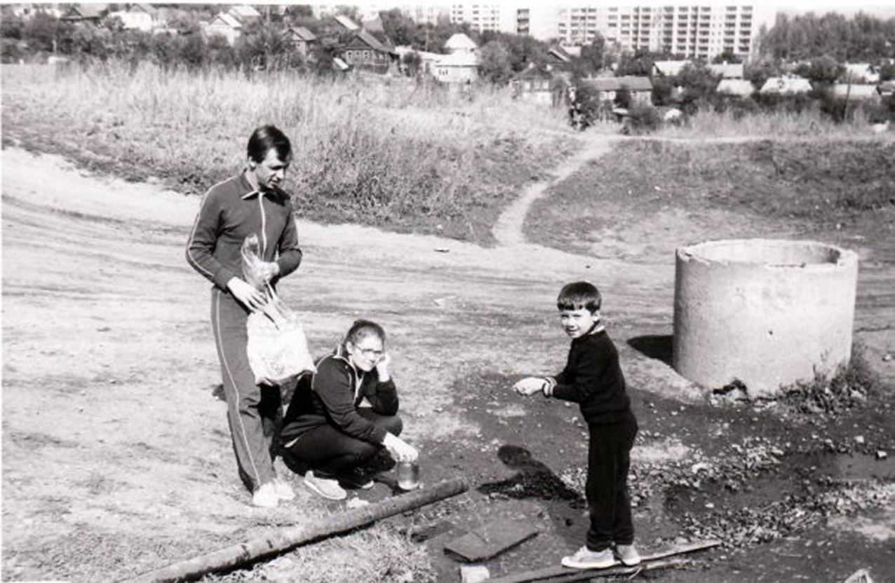 Создано в 1988. Старые фотографии родников. Родник Саратов. Родники СССР черно белое. Родник серебряный Саратова исторические фото.