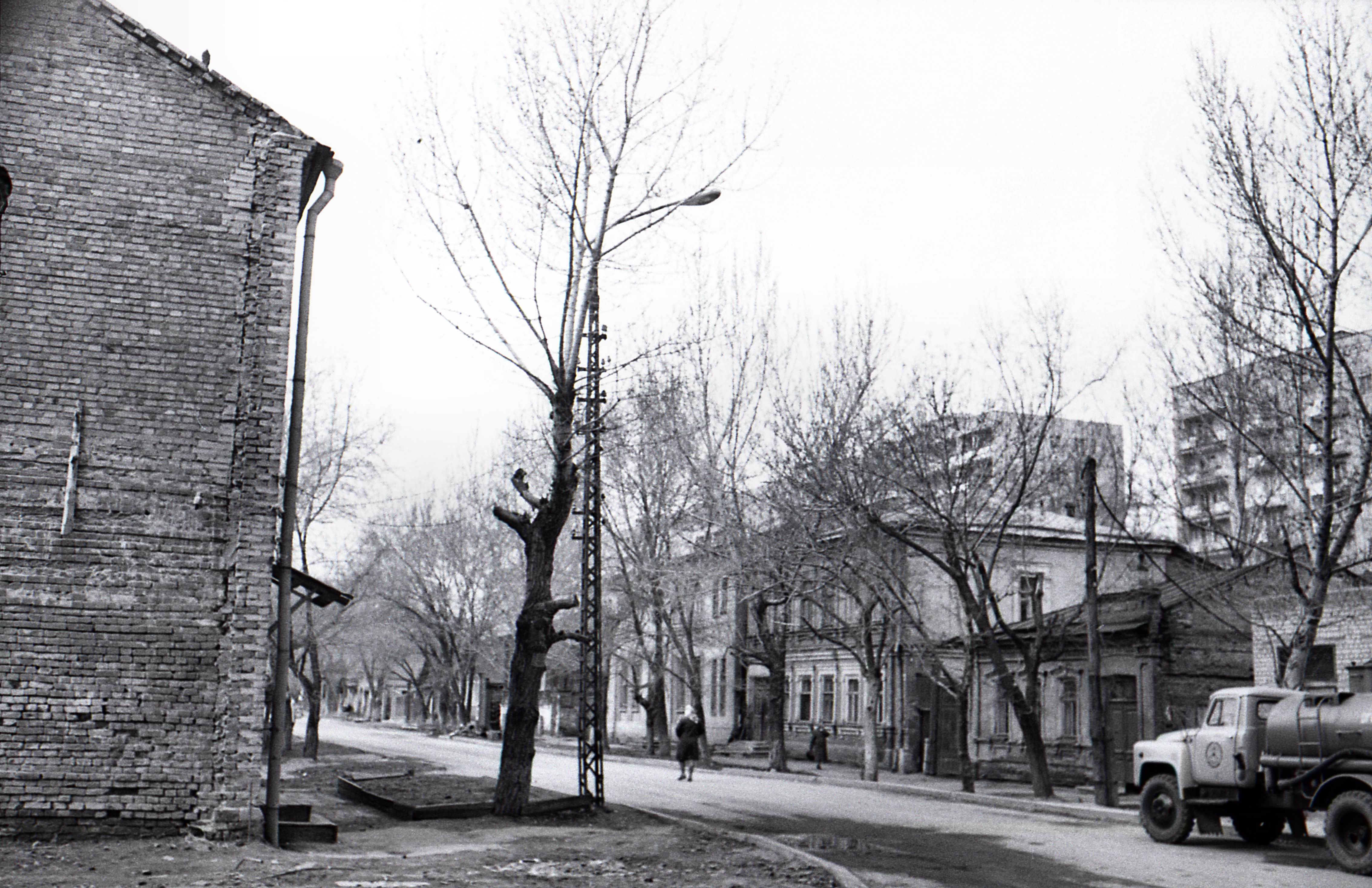 Улица Челюскинцев от ул. Чапаева в сторону ул. Рахова | Фотографии старого  Саратова