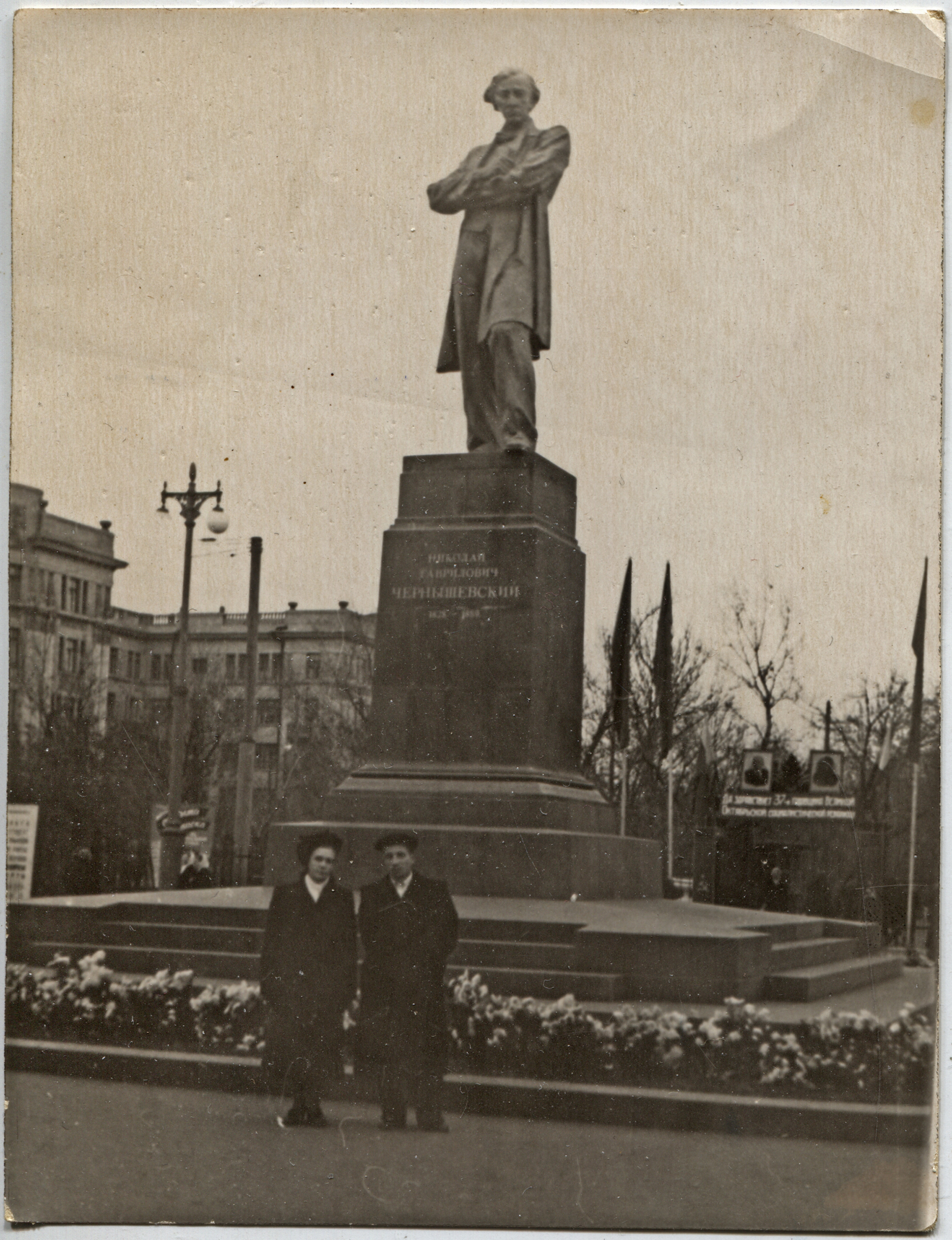 памятник чернышевскому в москве на покровке