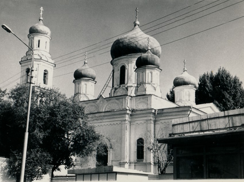 Саратов духосошественский собор фото