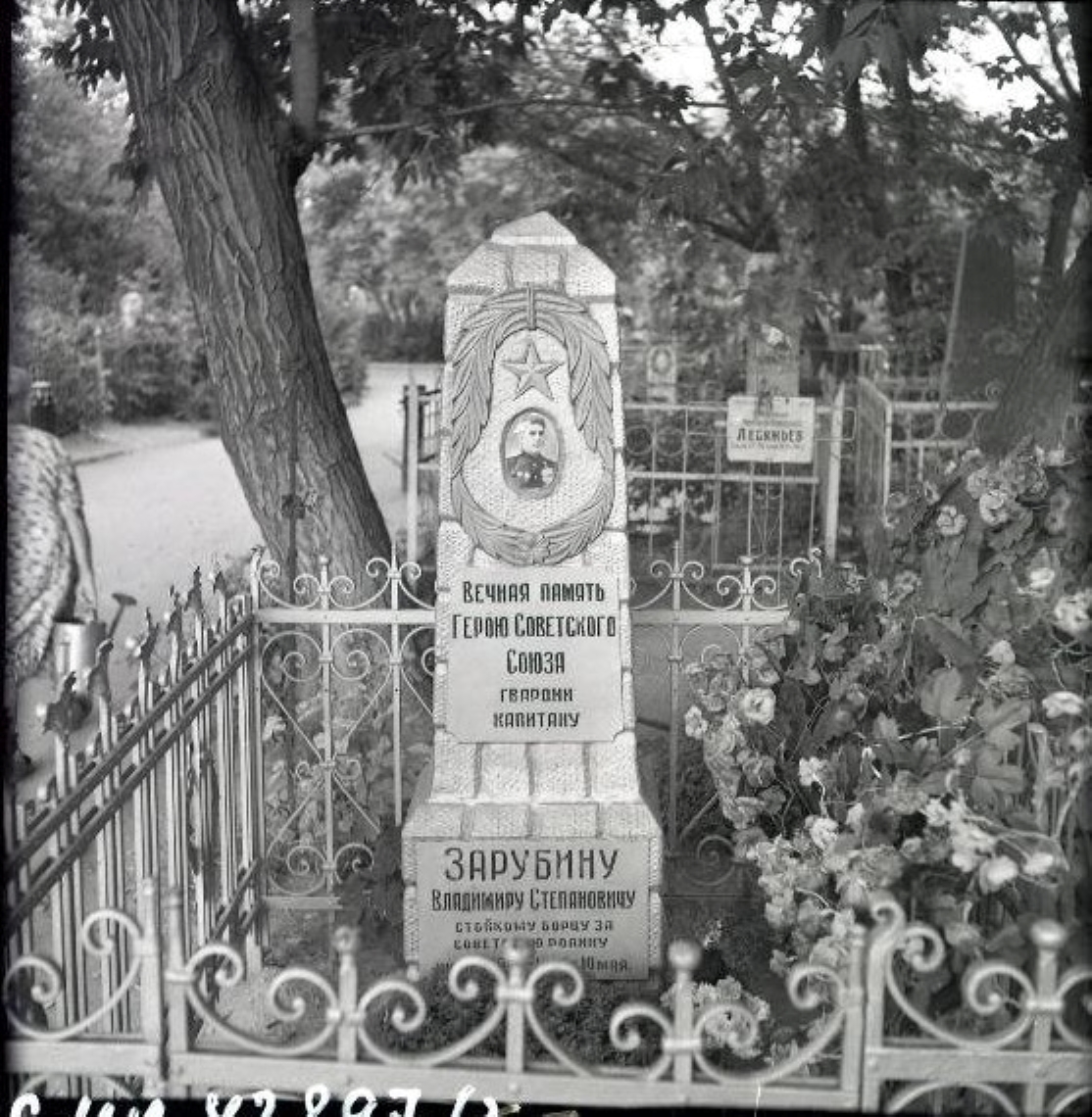 Старое кладбище на Чернышевского Саратов