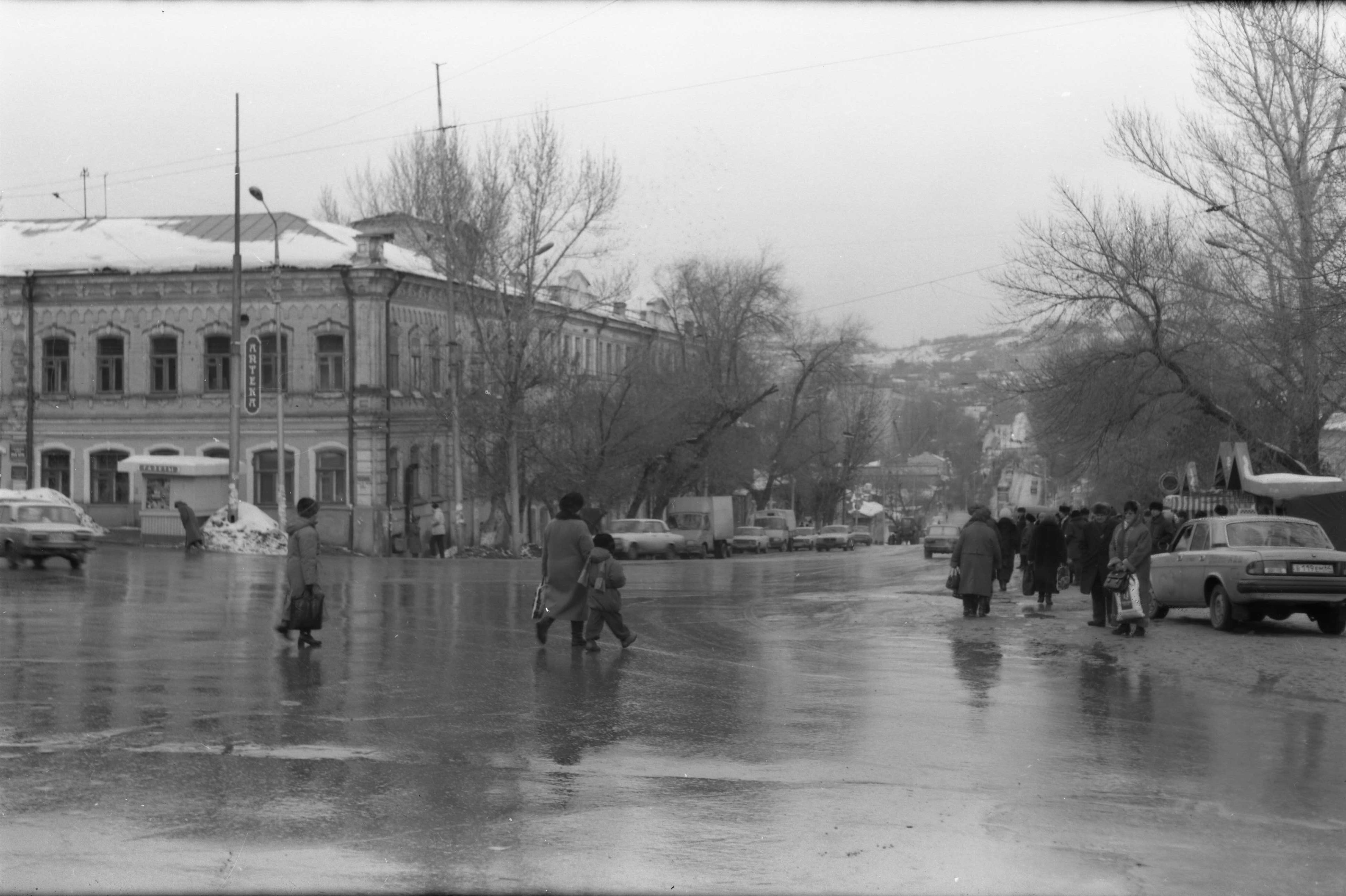 Перекрёсток улиц Радищева, Кутякова и Челюскинцев | Фотографии старого  Саратова