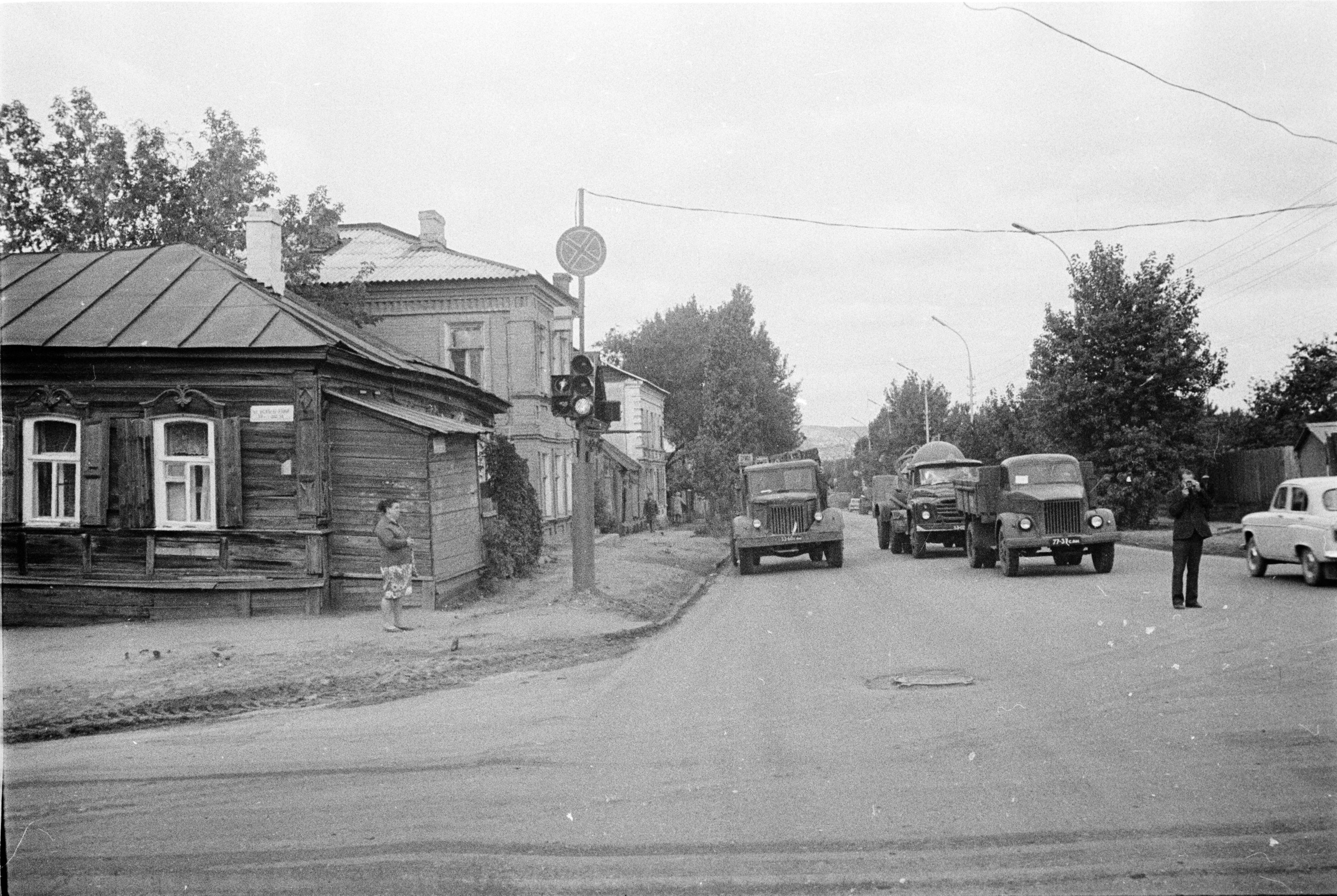 Юго-западный угол улиц Васильева-Южина и Антонова-Саратовского | Фотографии  старого Саратова