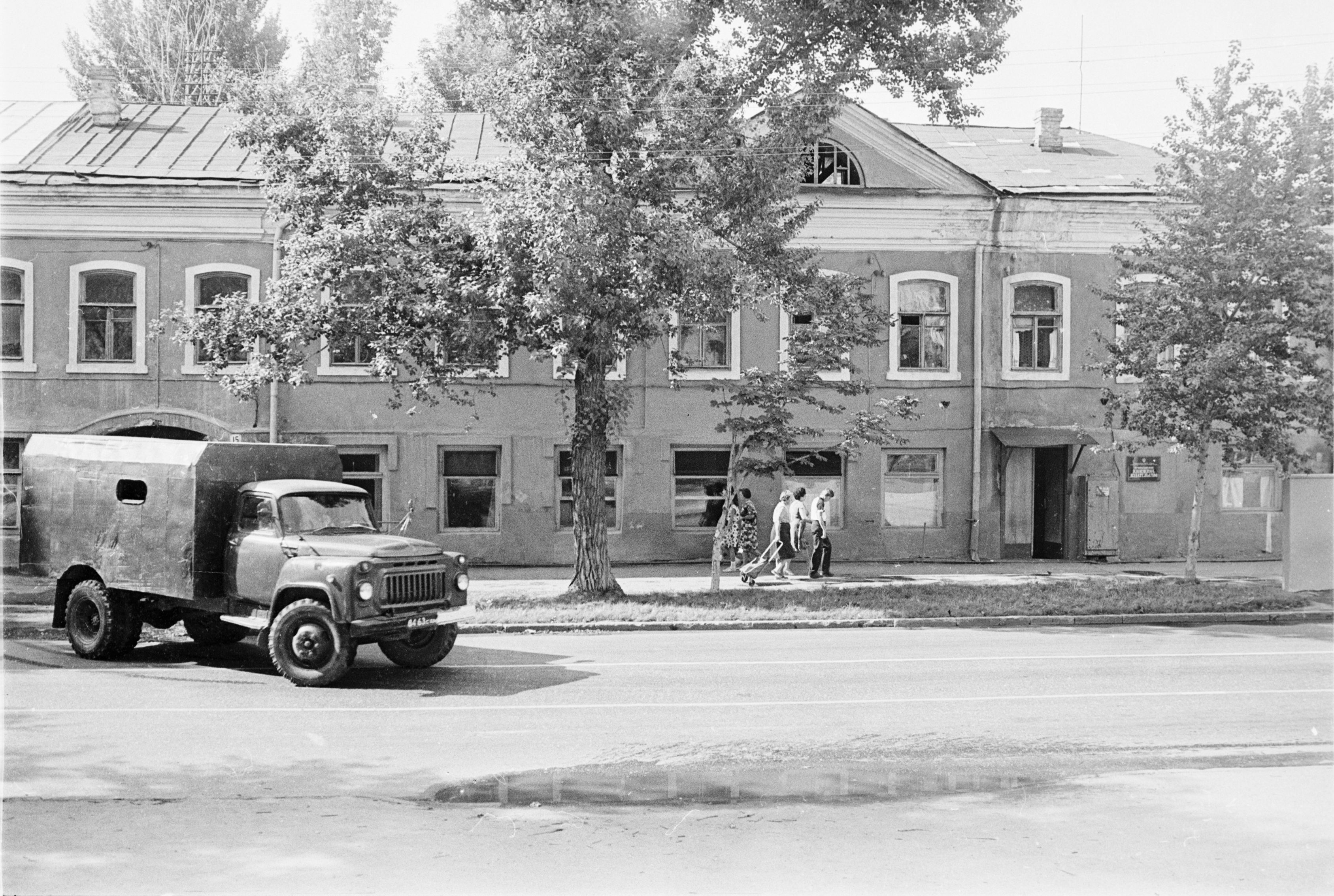 Книжное издательство на пл. Революции, 15 | Фотографии старого Саратова