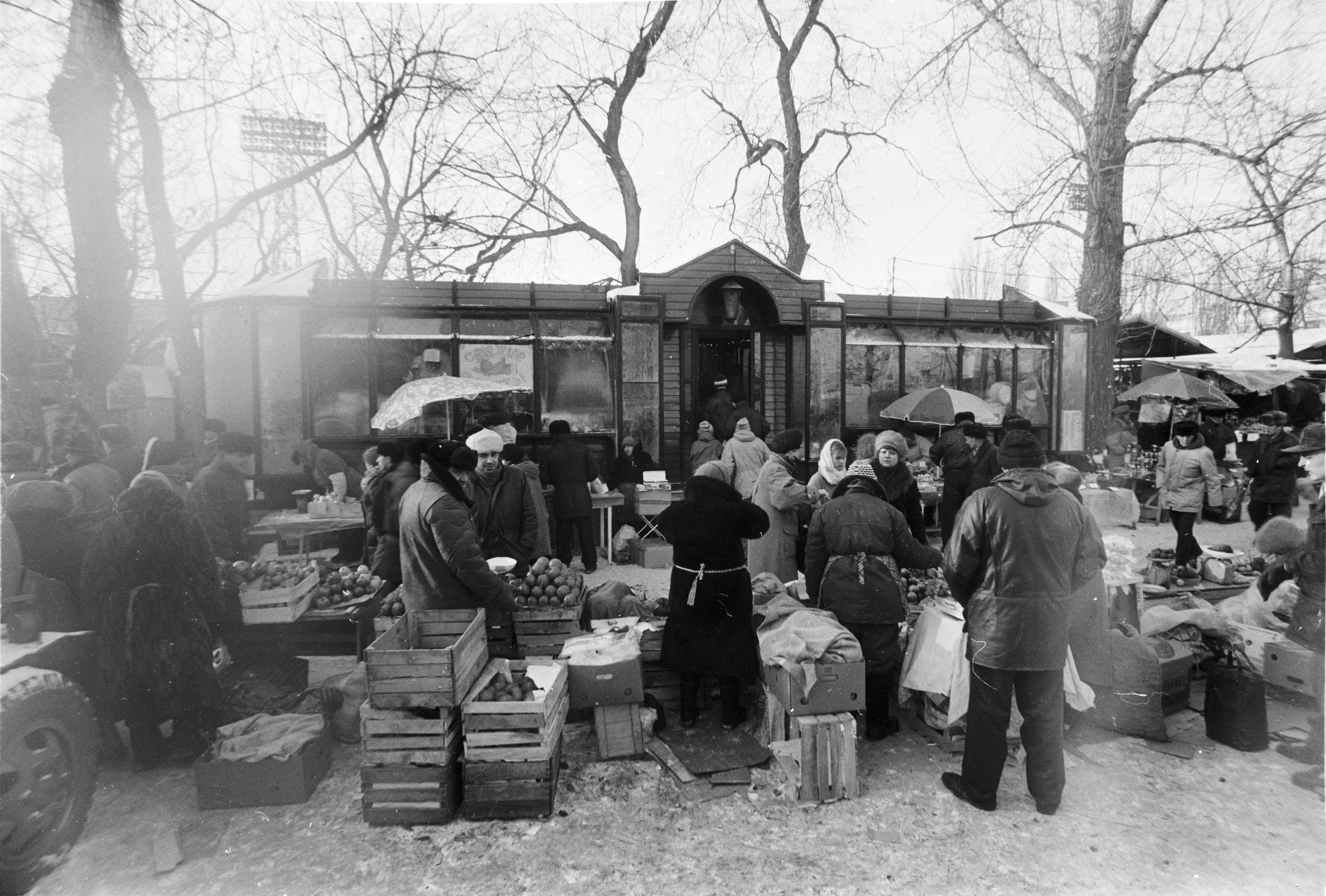 Старый рынок. Фото старого рынка. Черемушкинский рынок 1995 год. Старославянский рынок фото.