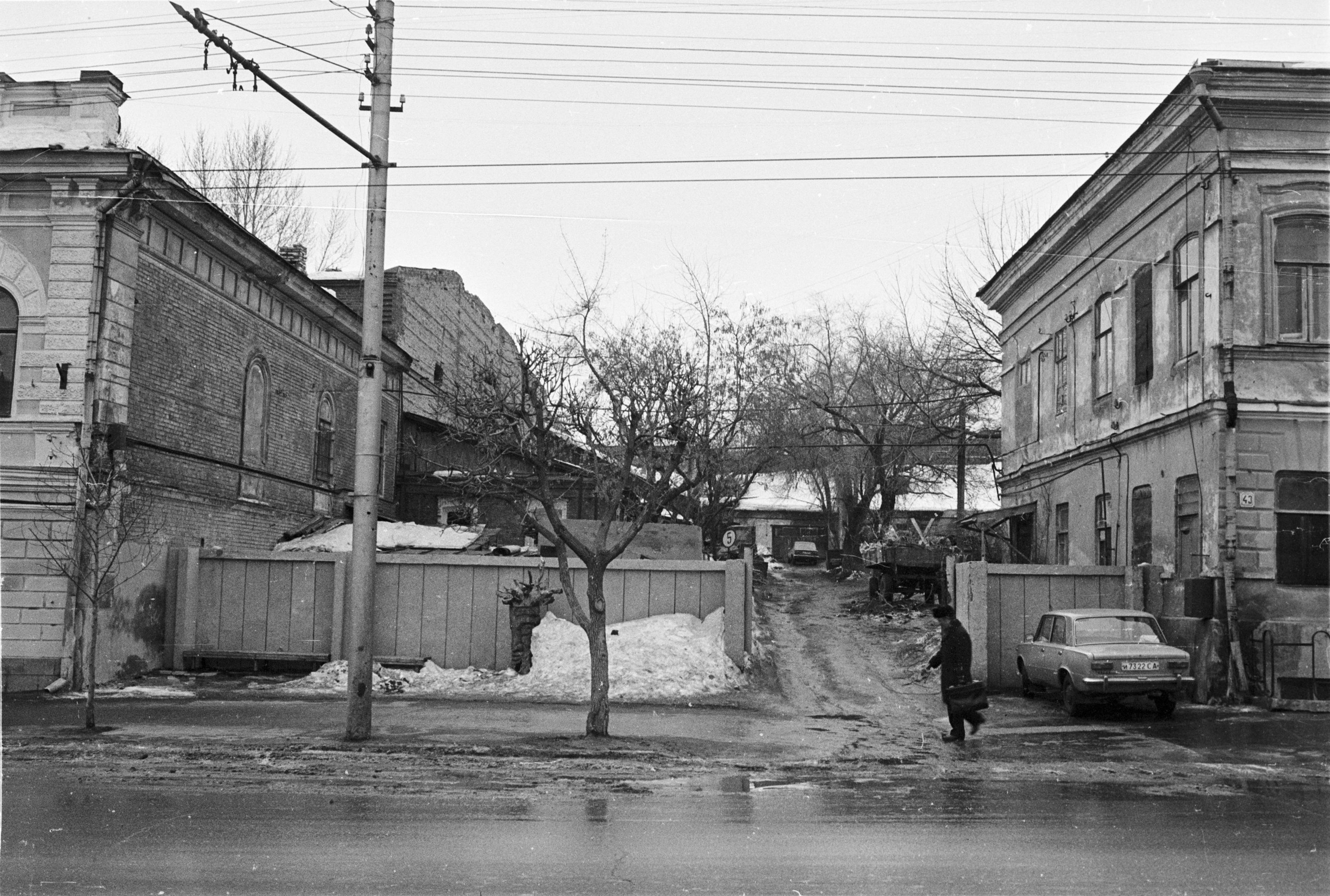 Въезд во двор между домами пр. Ленина, 41 и 43 | Фотографии старого Саратова