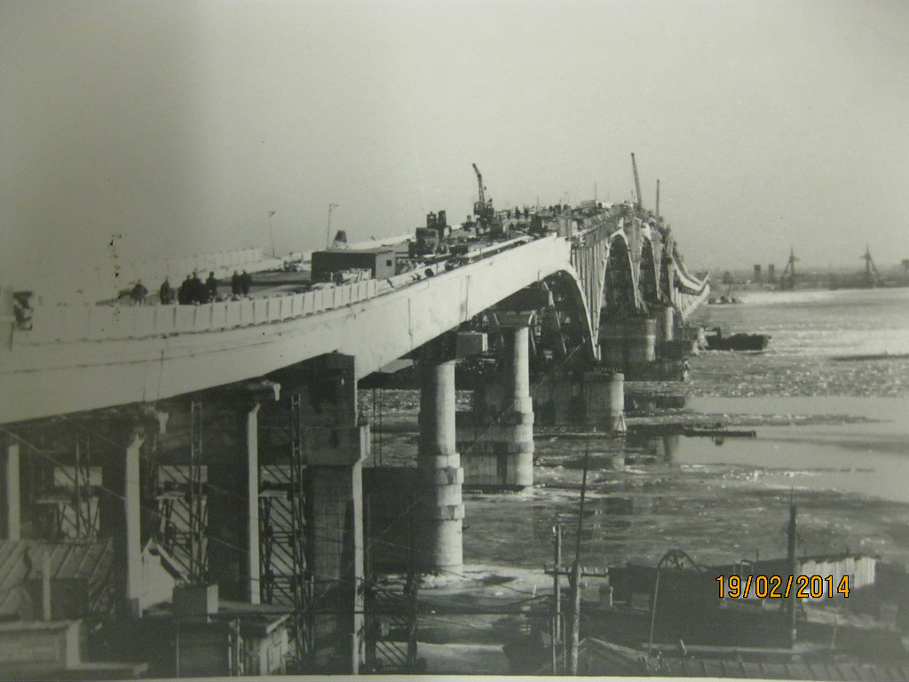 Строительство моста энгельс. Мост Саратов Энгельс 1965 год. Саратовский мост старый. Старый мост Саратов Энгельс. Саратовский мост стройка.