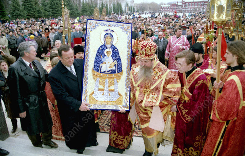 Часовня на театральной площади Саратов