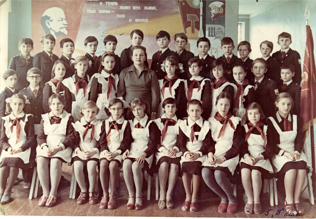 Школа 80 выпуски. Школа 73 Саратов. Школа 1981 Москва. Мухинская школа выпуск 1981 года. Школа 1987 год.