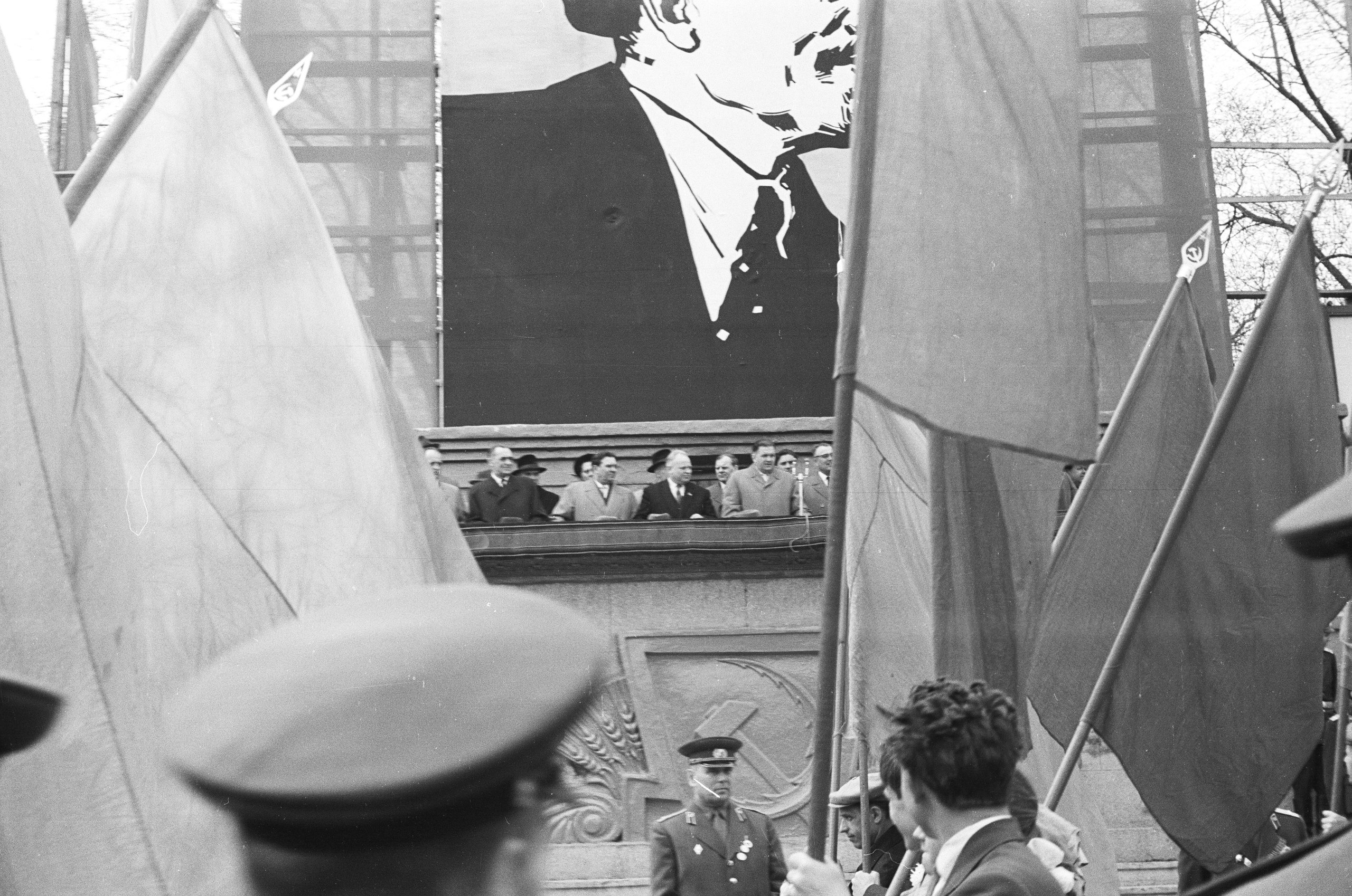 1 мая саратов. Демонстрация психотронного оружия 9 мая СССР.