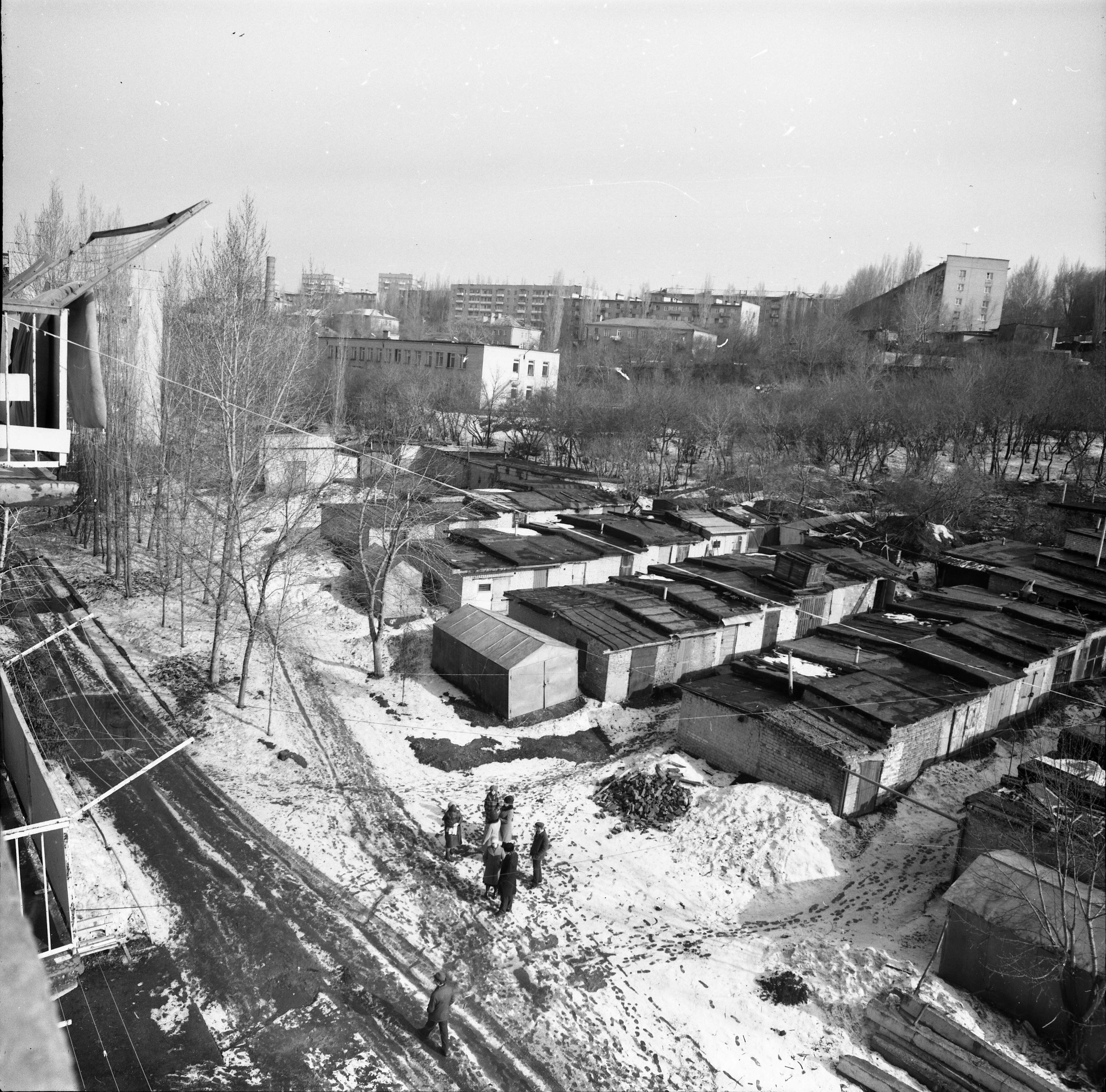 Гаражи и сараи во дворе на 2-м Магнитном проезде | Фотографии старого  Саратова