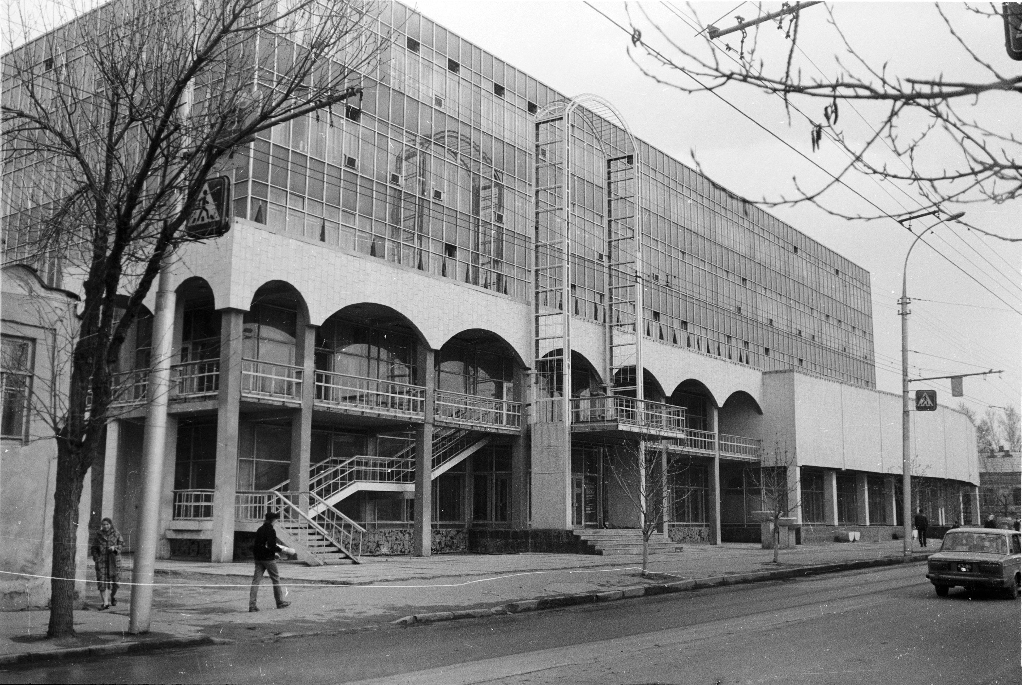 Волжский дом быта от ул. Революционной | Фотографии старого Саратова