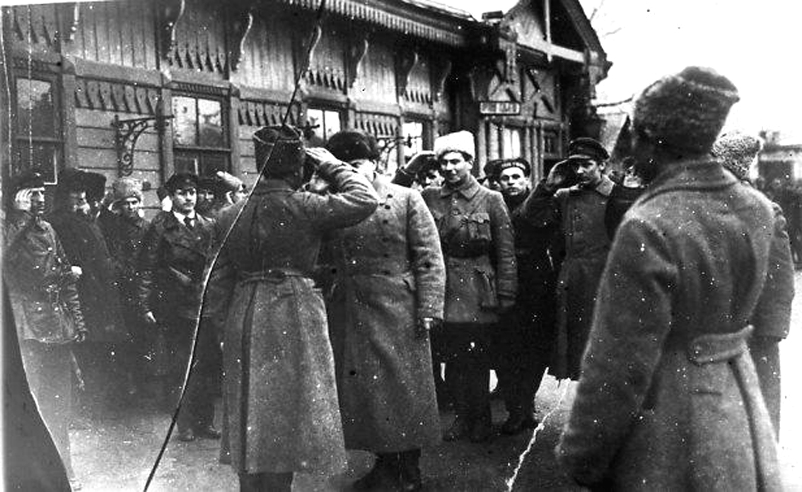 Годы гражданской. Троцкий в 1919 году. Саратовская Губерния в годы гражданской войны. Антон Блисняк телохранитель Троцкого фото. Антон Блисняк, 1918.