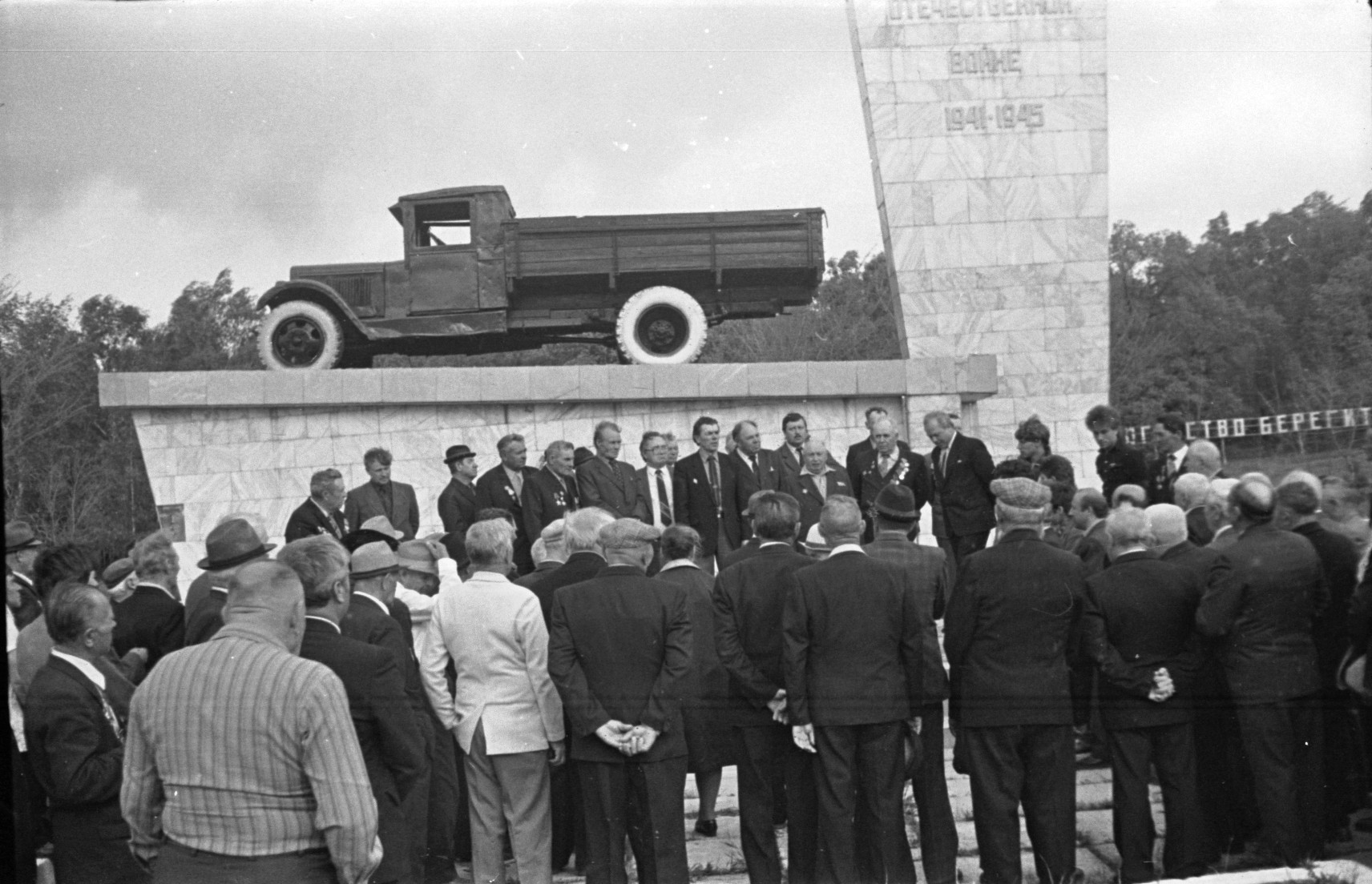 Вольск, памятник автомобилистам Великой Отечественной войны | Фотографии  старого Саратова