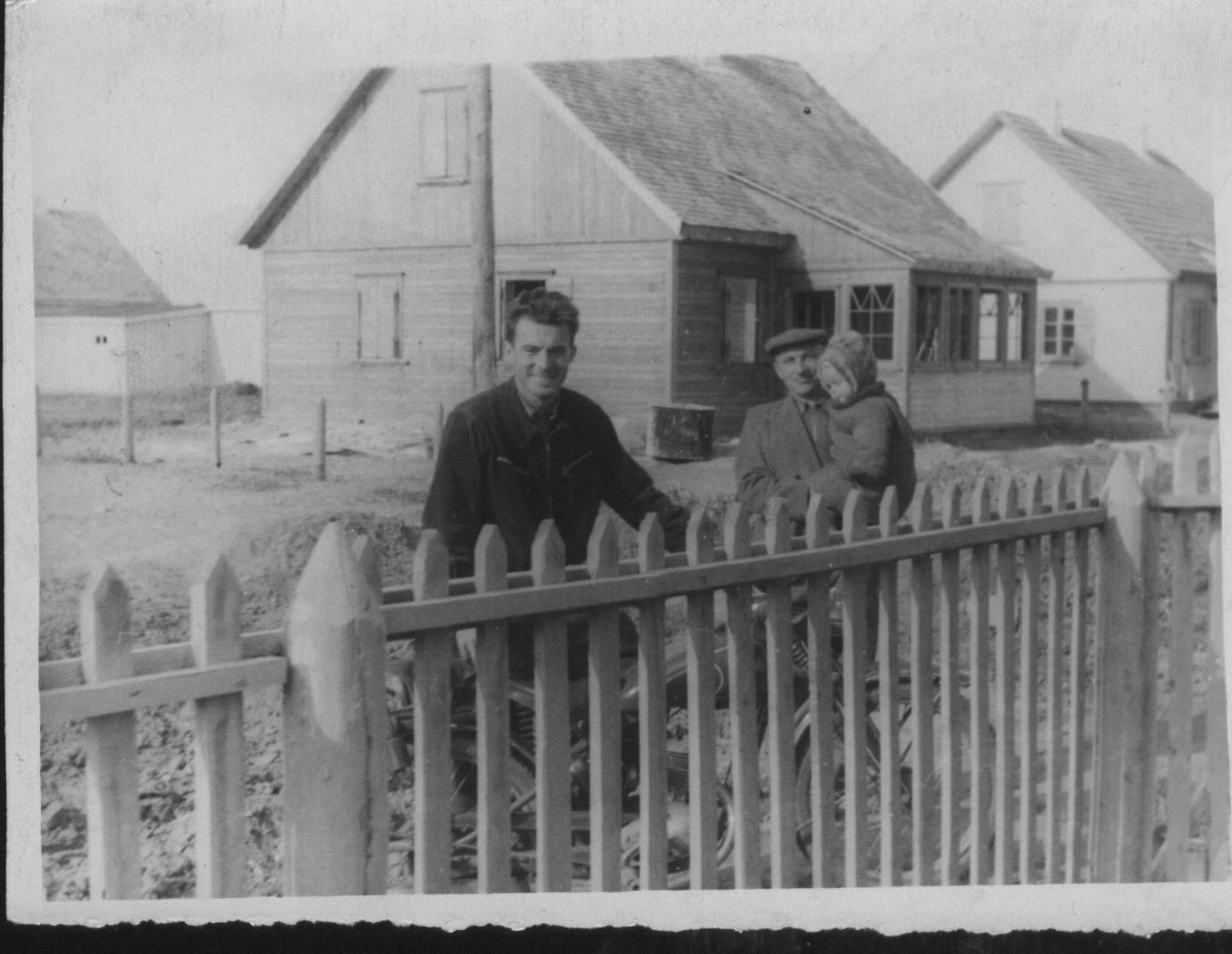 Жизнь в приволжской деревне. Старые фотографии села Квасниковка. Приволжье самые первые фото. Фотографии поселка садового в 1945 году. Фото поселка Приволжья в Астрахани 1900 год.