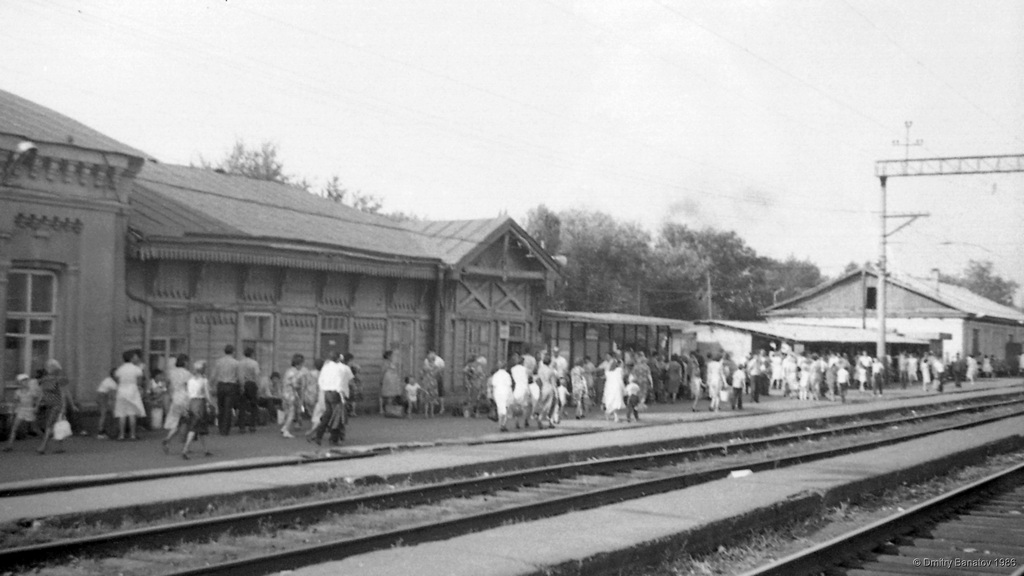 Летом 1940 года балашов. Старый Балашовский вокзал. ЖД станция Поворино. Старый вокзал станции Балашов. ЖД вокзал Балашов 1.