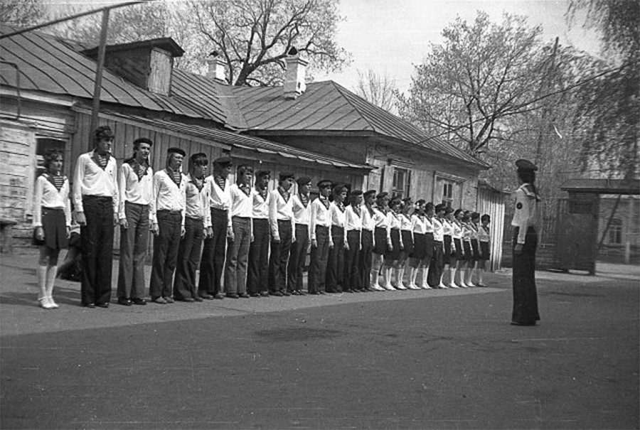 Школа 172. Двор школы старый. Школа 3 Петровск. Старый 3 школа. СССР архив Тушино средняя школа №106 80-е годы.