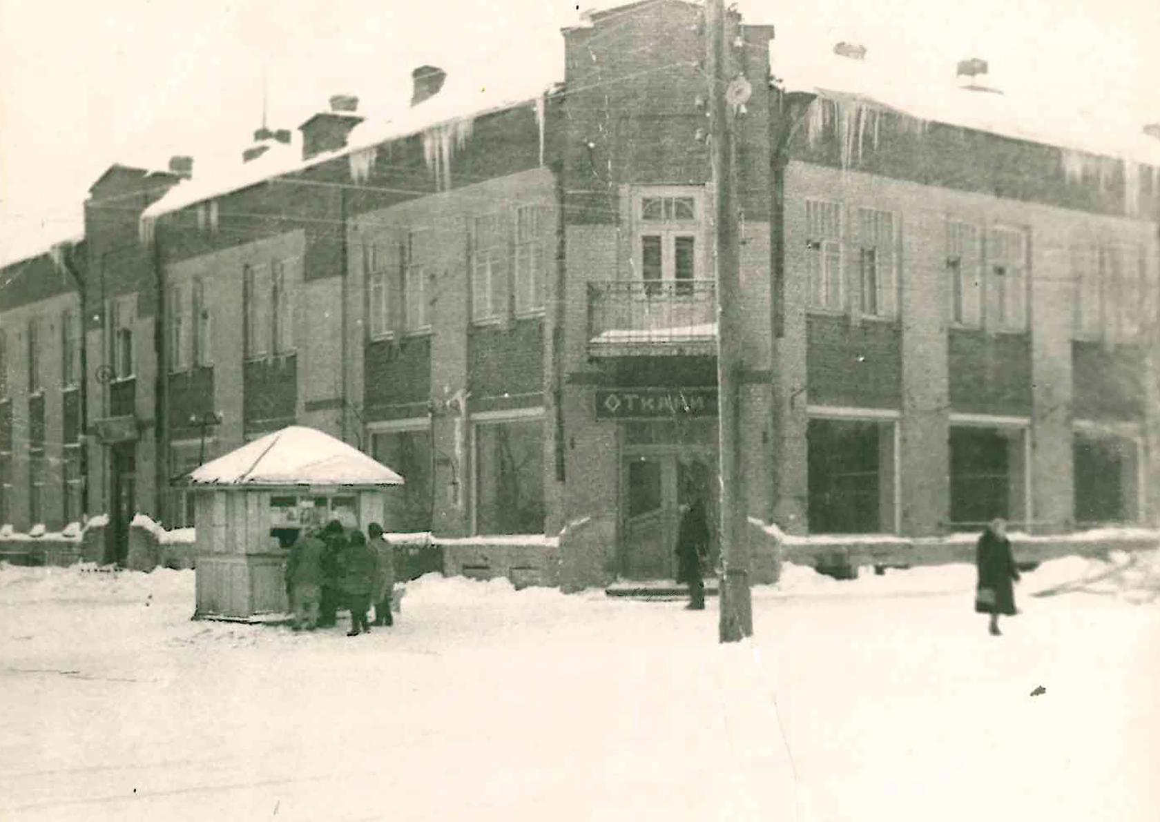 Аптека ру петровск саратовская. Старинный город Петровск Саратовская область. Старый город Петровск Саратовской области. Петровск завод молот старое здание. Петровск Саратовская область старый роддом.