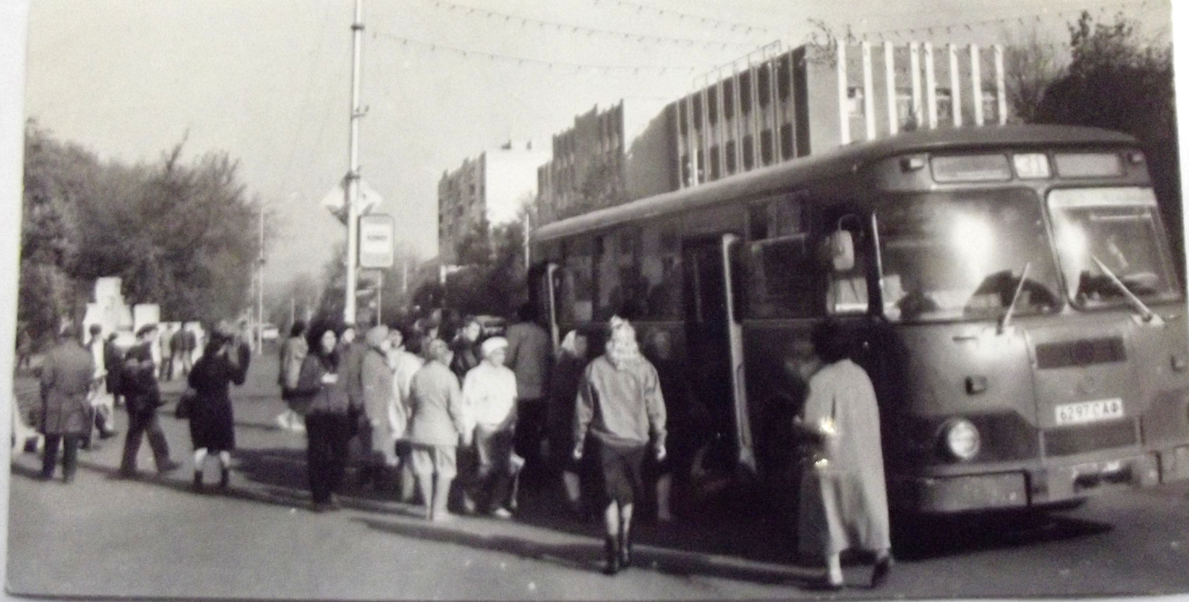 Балашов. Автобусная остановка на ул. Карла Маркса | Фотографии старого  Саратова