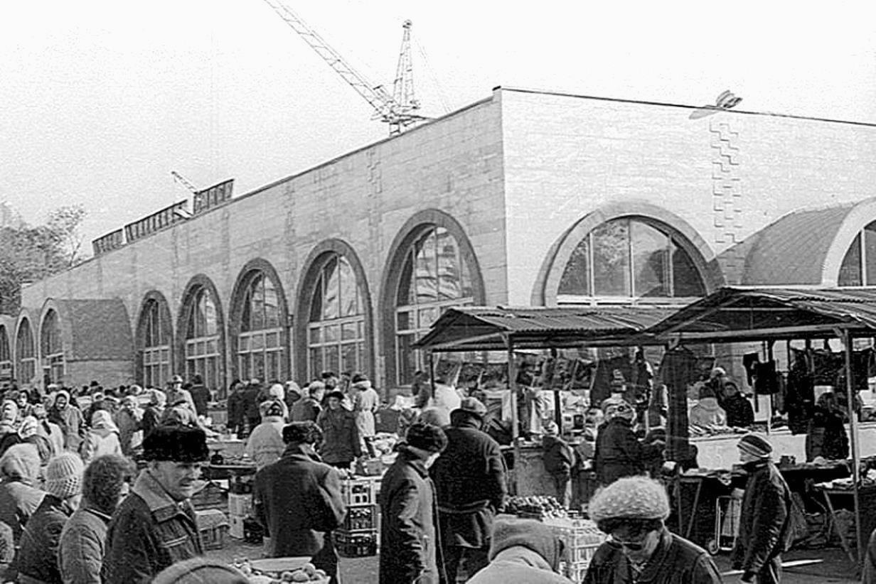 Покровский рынок энгельс. Крытый рынок Новокузнецк. Саратов Крытый рынок 1925. Крытый рынок Энгельс.
