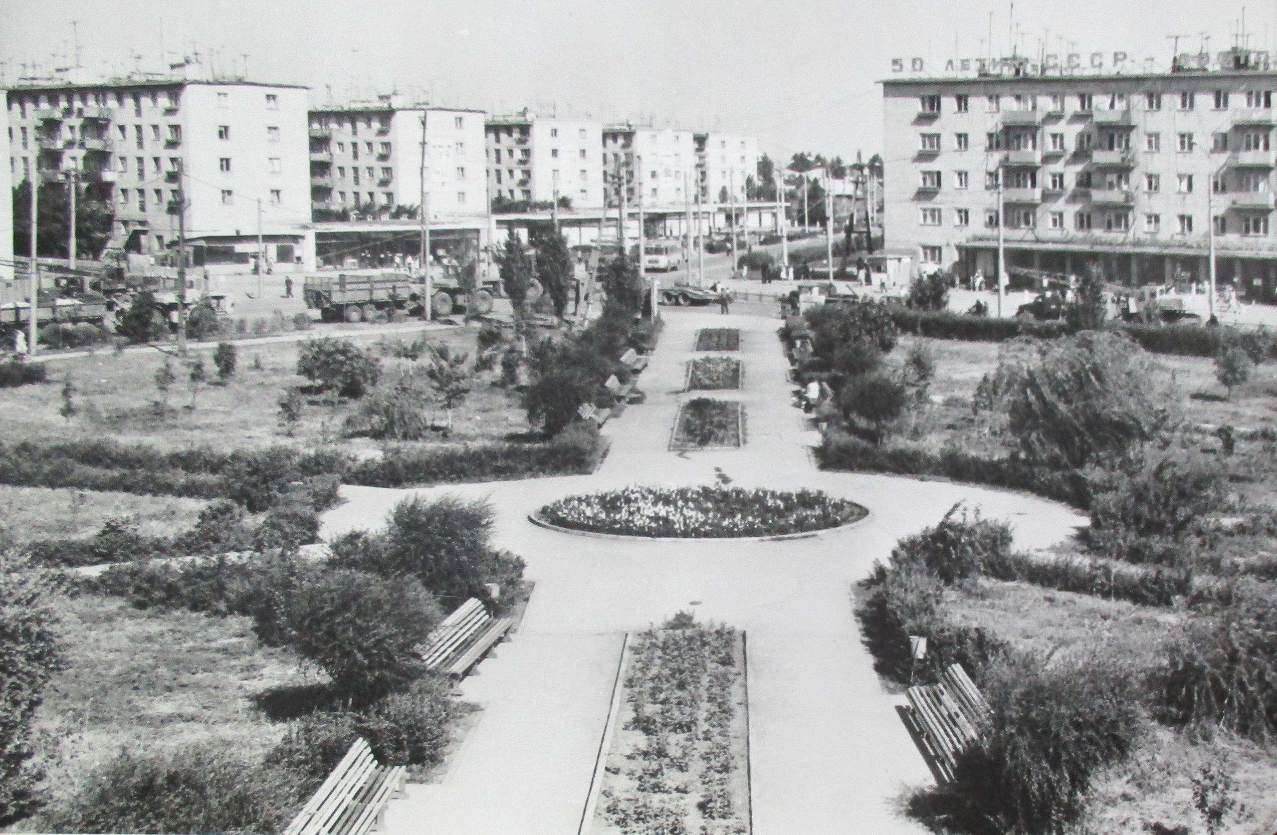 Балаково улица. Фотографии старых улиц. Балаково набережная 80 годы. Фотографии Балаково 80 годы. Старое фото старый город.