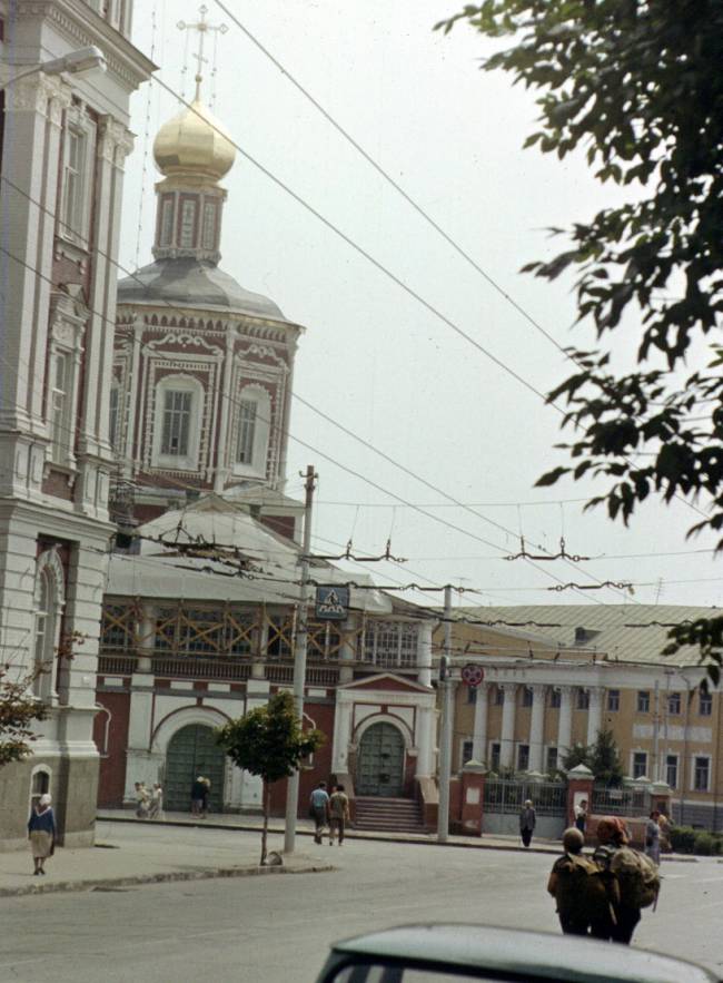 Троицкий собор на музейной площади Саратов