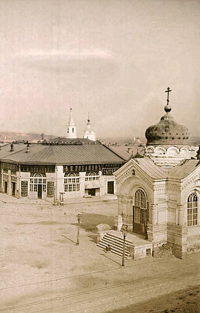 Часовня на театральной площади Саратов