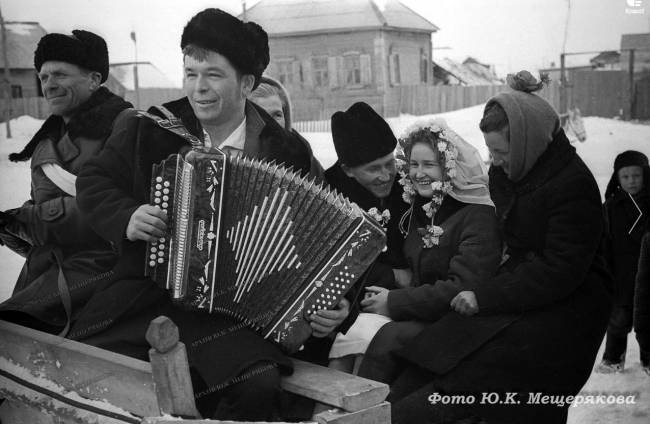 Песня старые фотографии на русском